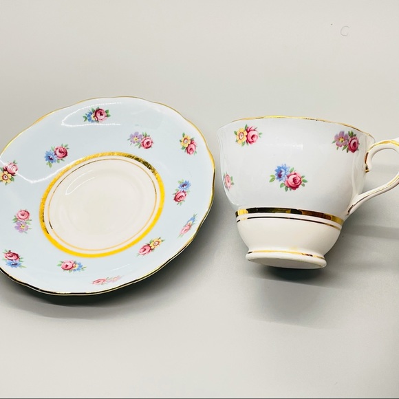 Vintage Colclough Fine Bone China Light Blue Tea Cup & Saucer England Gold Trim - Picture 4 of 8